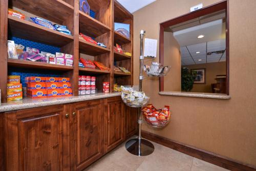 hampton inn and suites kingman