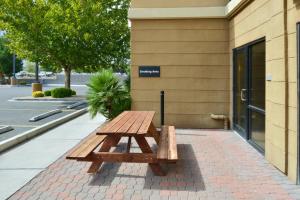 hampton inn and suites kingman