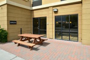 hampton inn and suites kingman