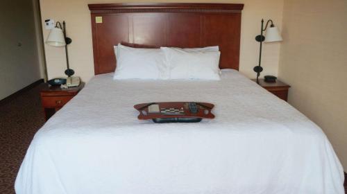 hampton inn and suites kingman