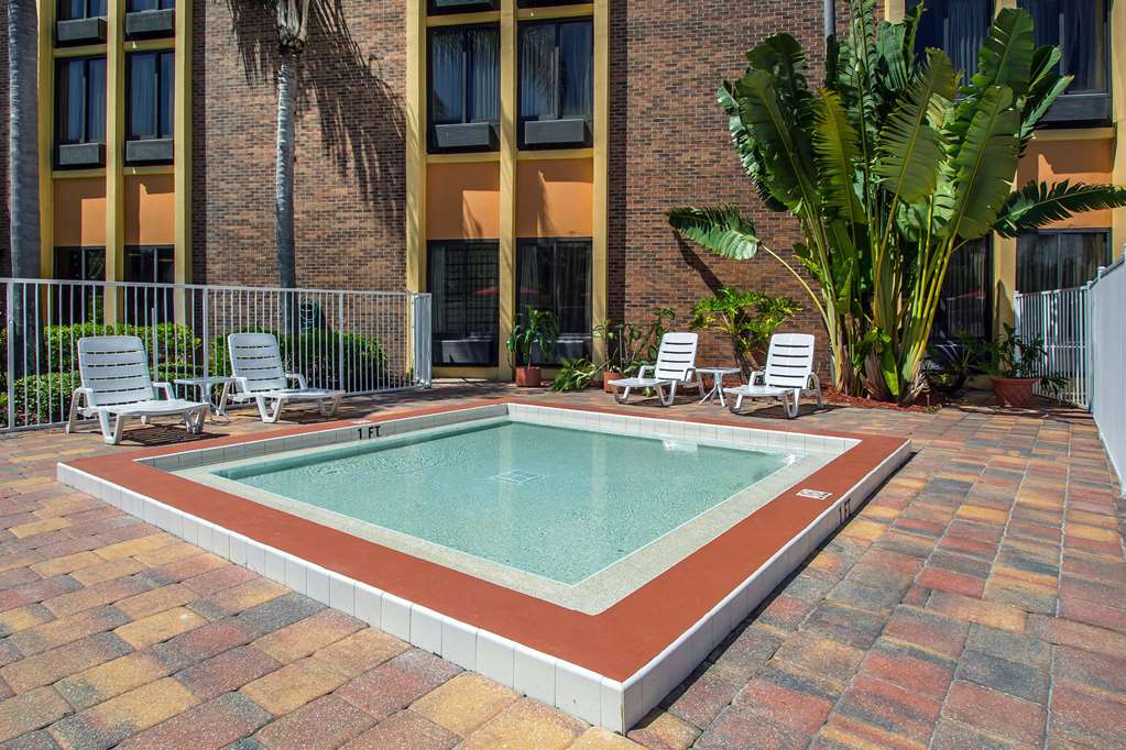 comfort inn and suites kissimmee by the parks