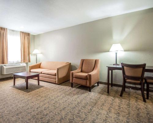 quality inn and suites by the parks