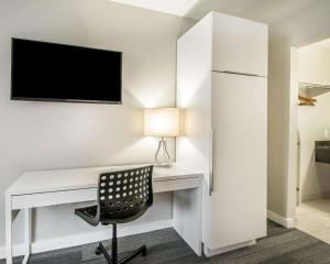 quality inn and suites by the parks