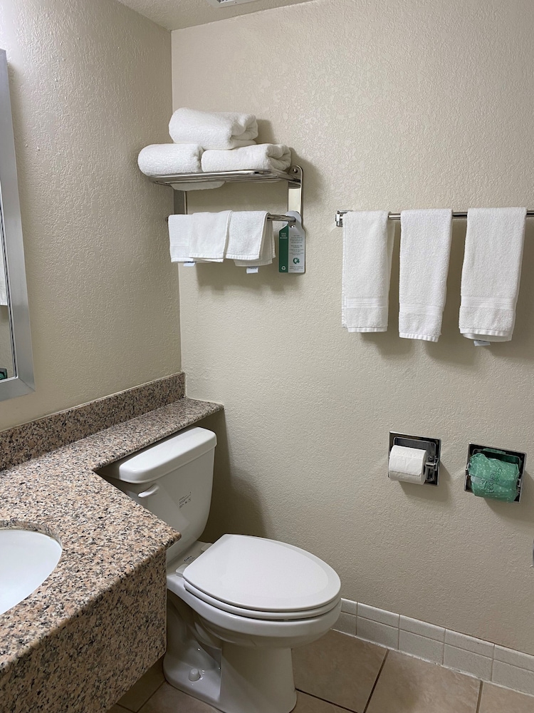 travelodge by wyndham iowa city