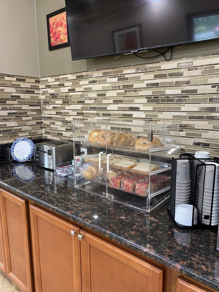 travelodge by wyndham iowa city