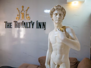 the royalty inn