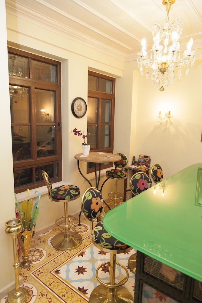 villa pera suite hotel