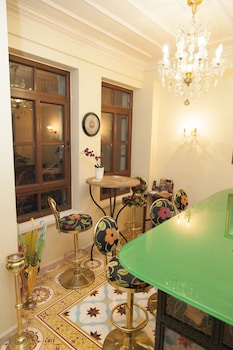 villa pera suite hotel