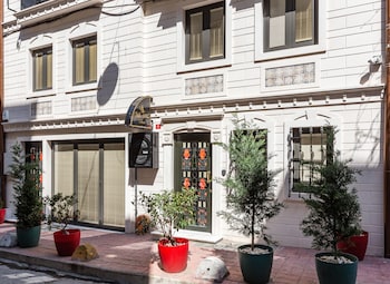 villa pera suite hotel