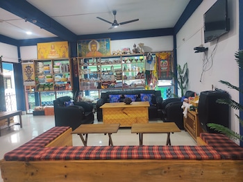 eight lucky sign homestay