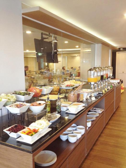 evergreen place siam by uhg