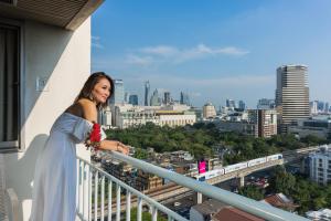 evergreen place siam by uhg