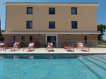 ibis styles cabries aix en provence tgv