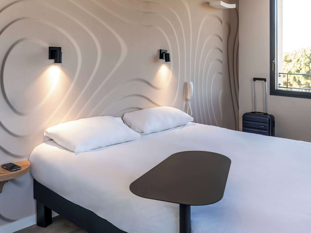 ibis styles cabries aix en provence tgv