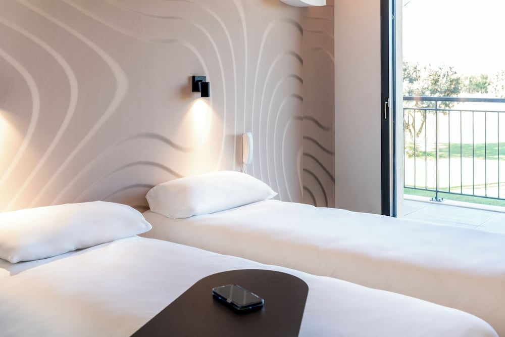 ibis styles cabries aix en provence tgv