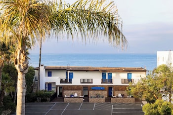 pacific edge hotel