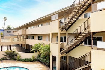 pacific edge hotel