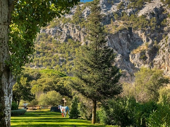 hotel fuerte grazalema