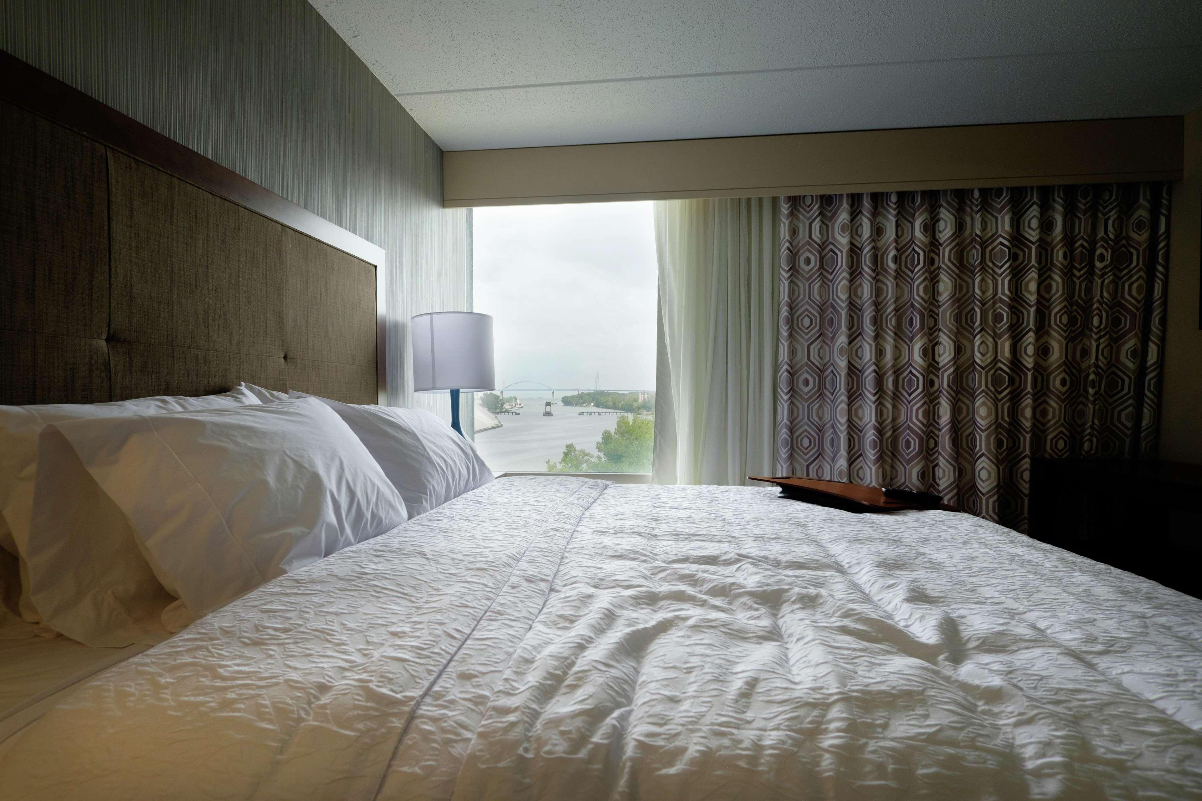 hampton inn green bay downtown