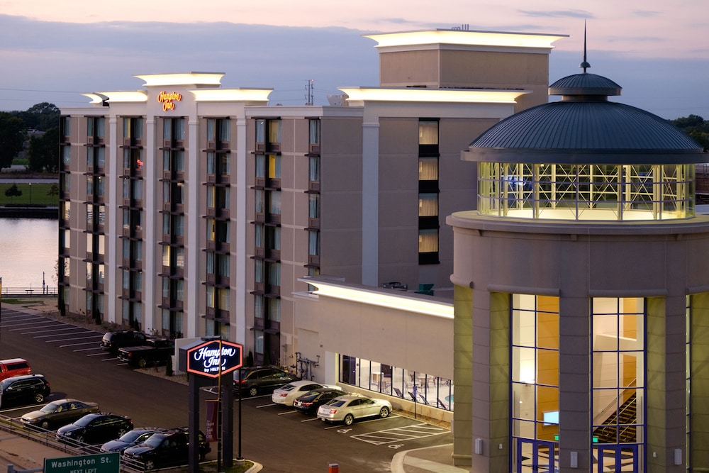 hampton inn green bay downtown