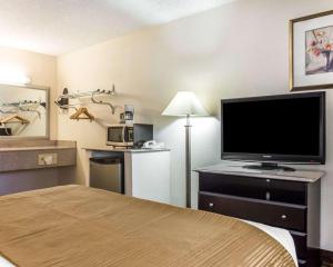 quality inn and suites coliseum