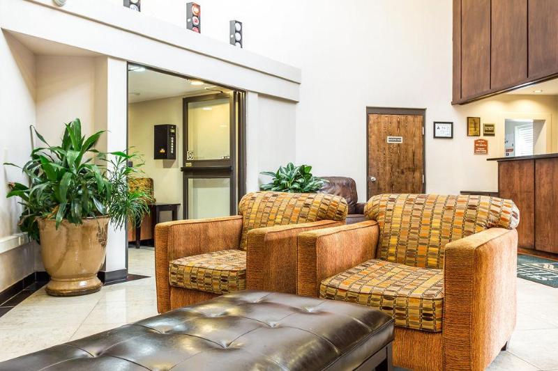 quality inn and suites coliseum
