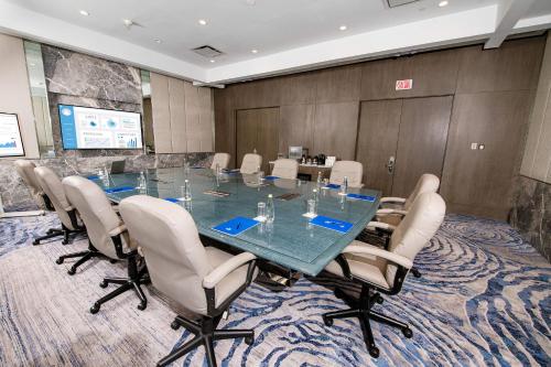hilton colon guayaquil