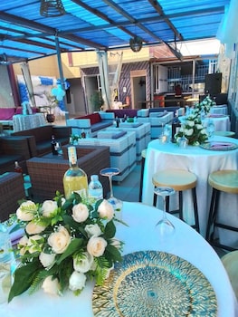 jb suites and lounge