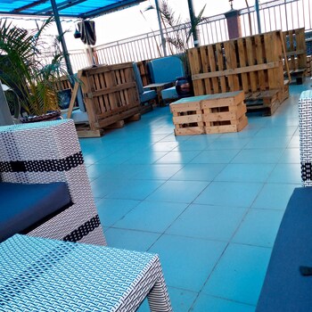 jb suites and lounge