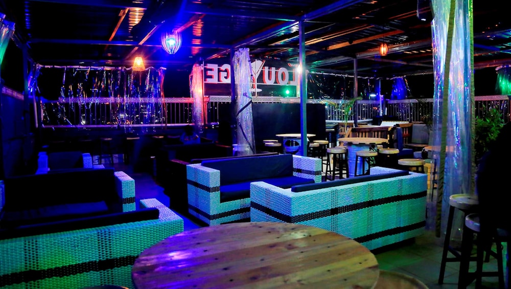 jb suites and lounge