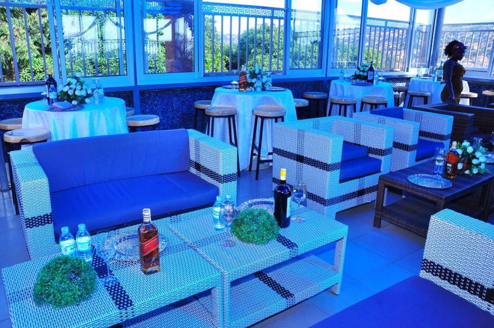 jb suites and lounge