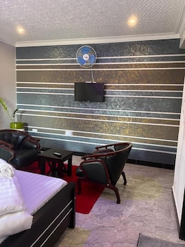 jb suites and lounge