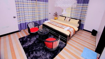 jb suites and lounge