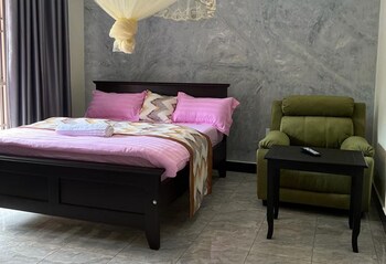 jb suites and lounge