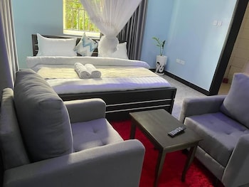 jb suites and lounge