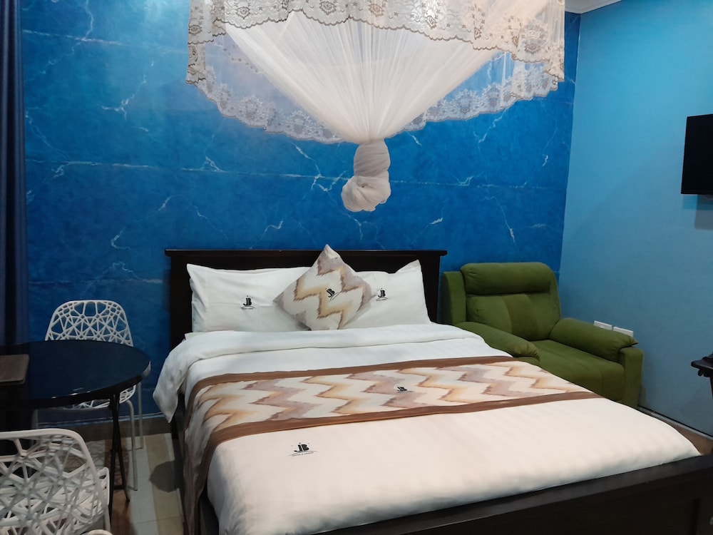 jb suites and lounge