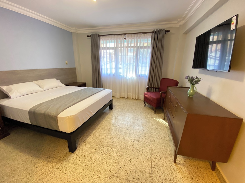 izza hotel