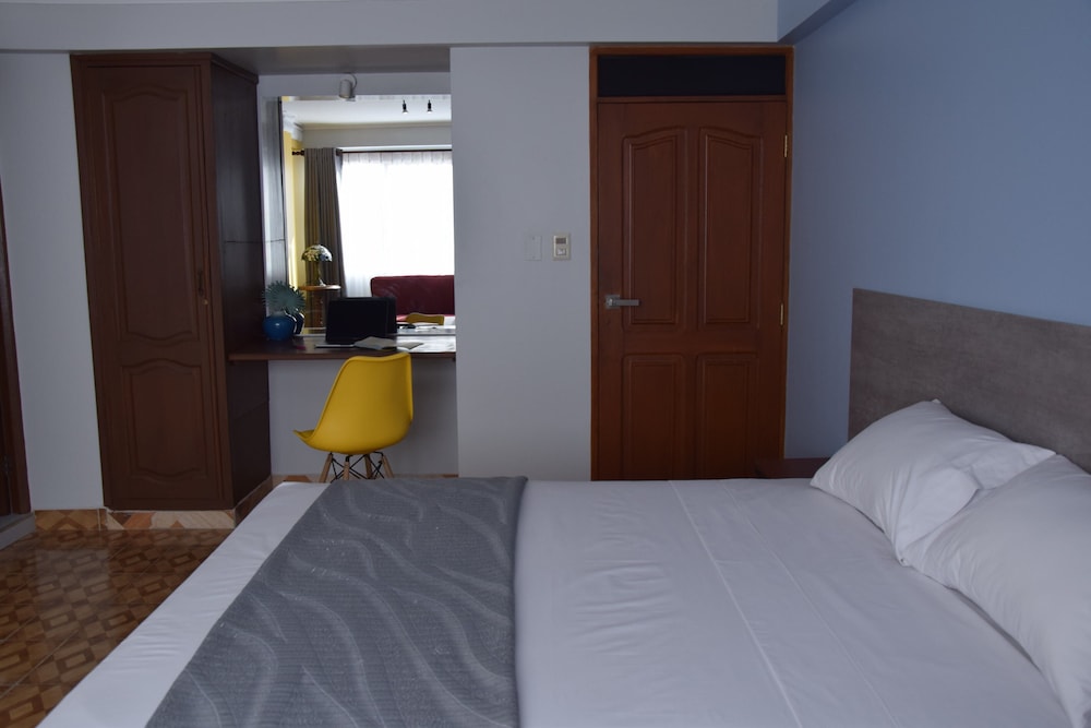 izza hotel