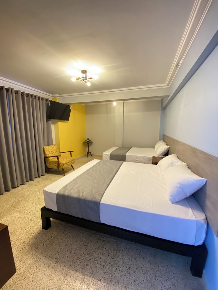 izza hotel