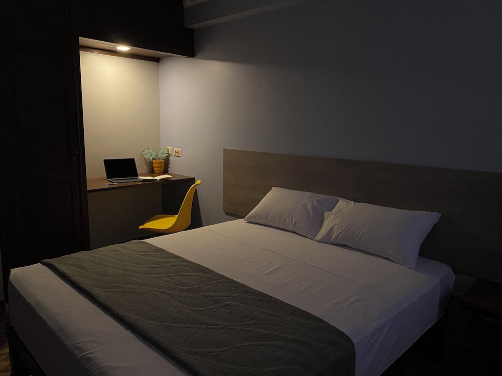 izza hotel