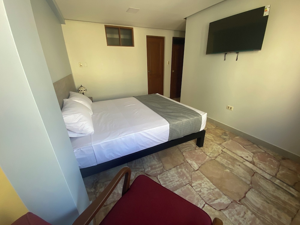 izza hotel