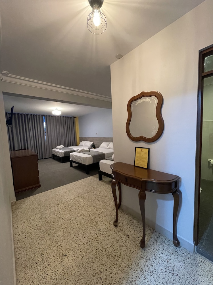 izza hotel