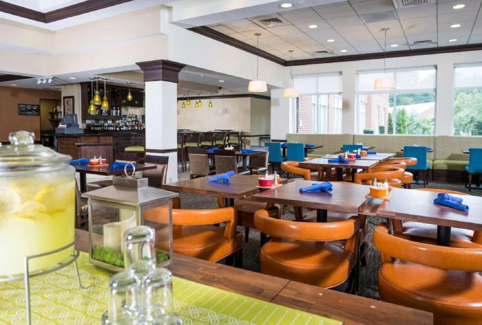 hilton garden inn hampton coliseum central