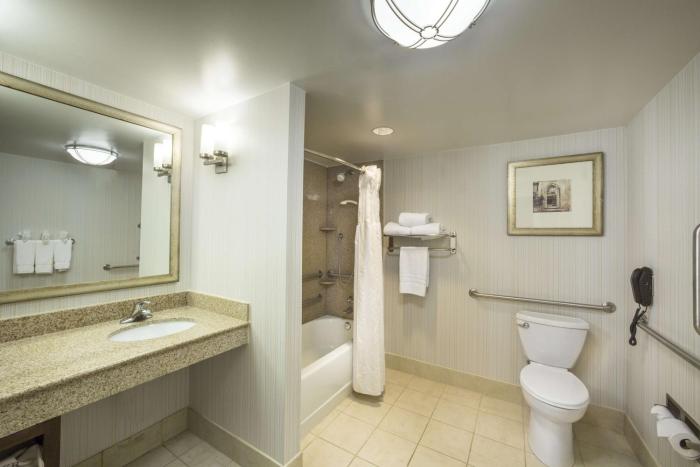 hilton garden inn hampton coliseum central