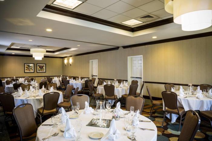 hilton garden inn hampton coliseum central