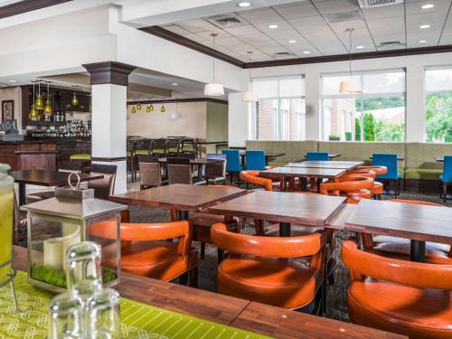 hilton garden inn hampton coliseum central
