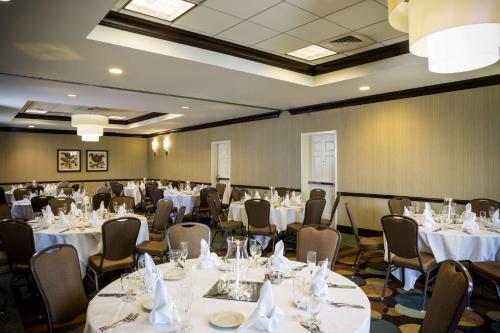 hilton garden inn hampton coliseum central