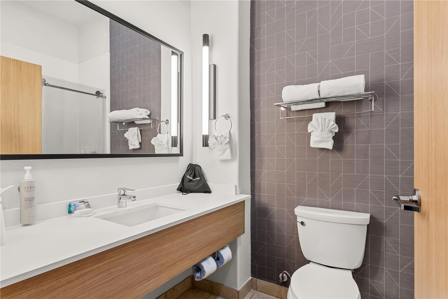 spark by hilton houston hobby airport