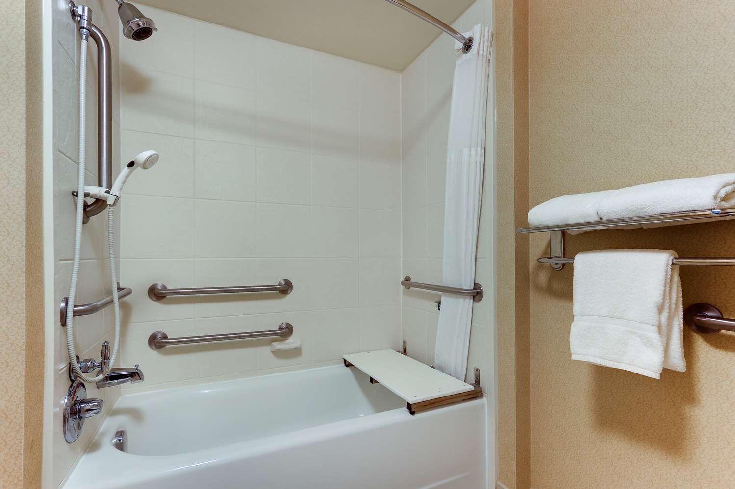 hilton garden inn indianapolis airport