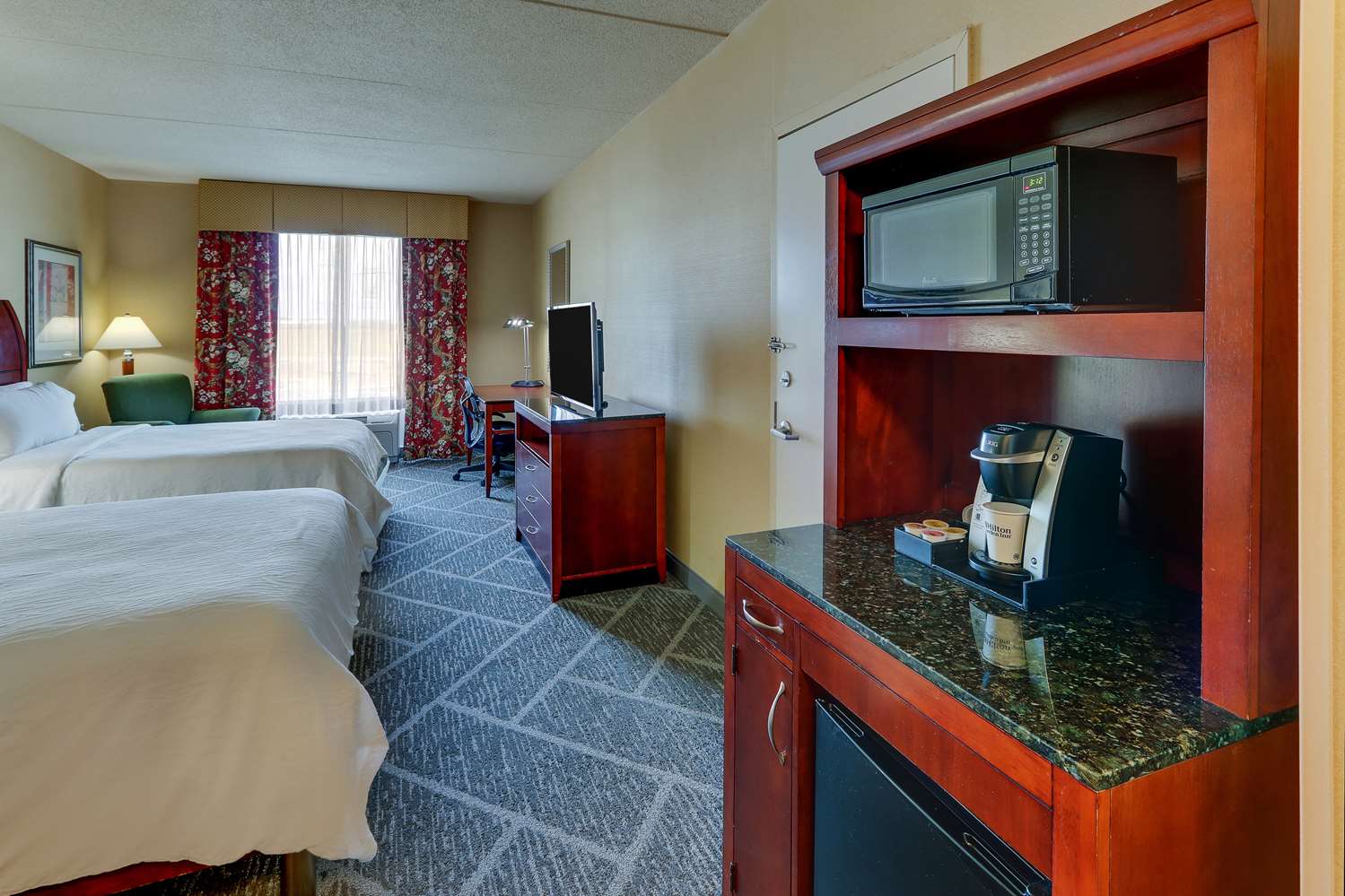 hilton garden inn indianapolis airport